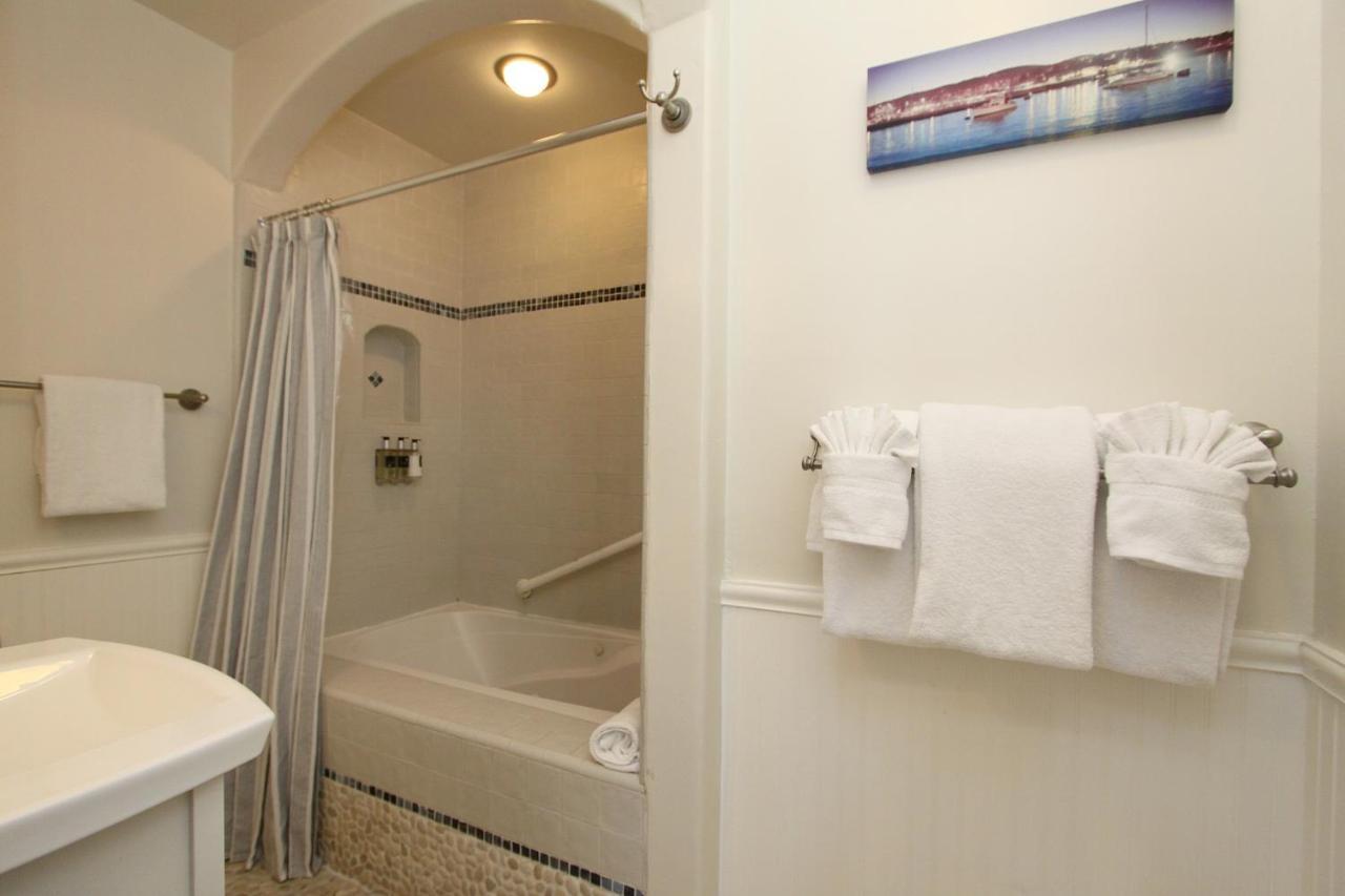 Lamp Lighter Inn And Sunset Suites Carmel-by-the-Sea Exterior photo
